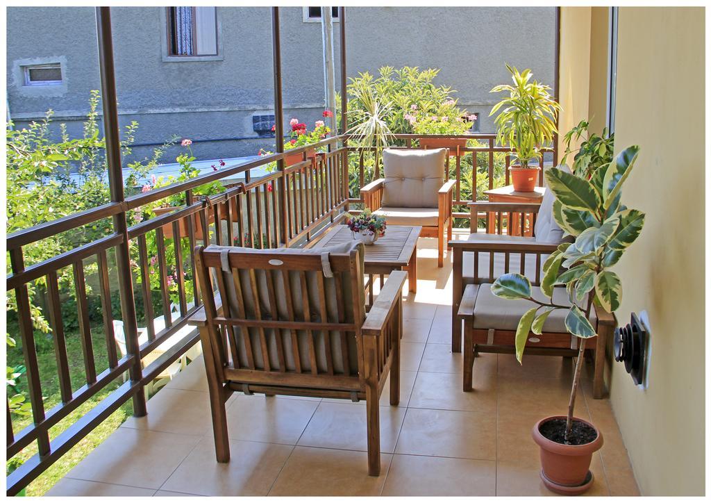 Tinikos Guest House Telavi Exterior photo