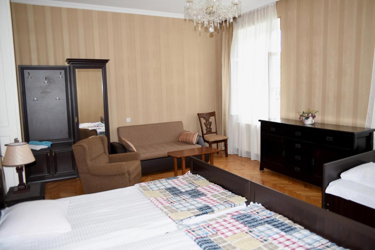 Tinikos Guest House Telavi Exterior photo