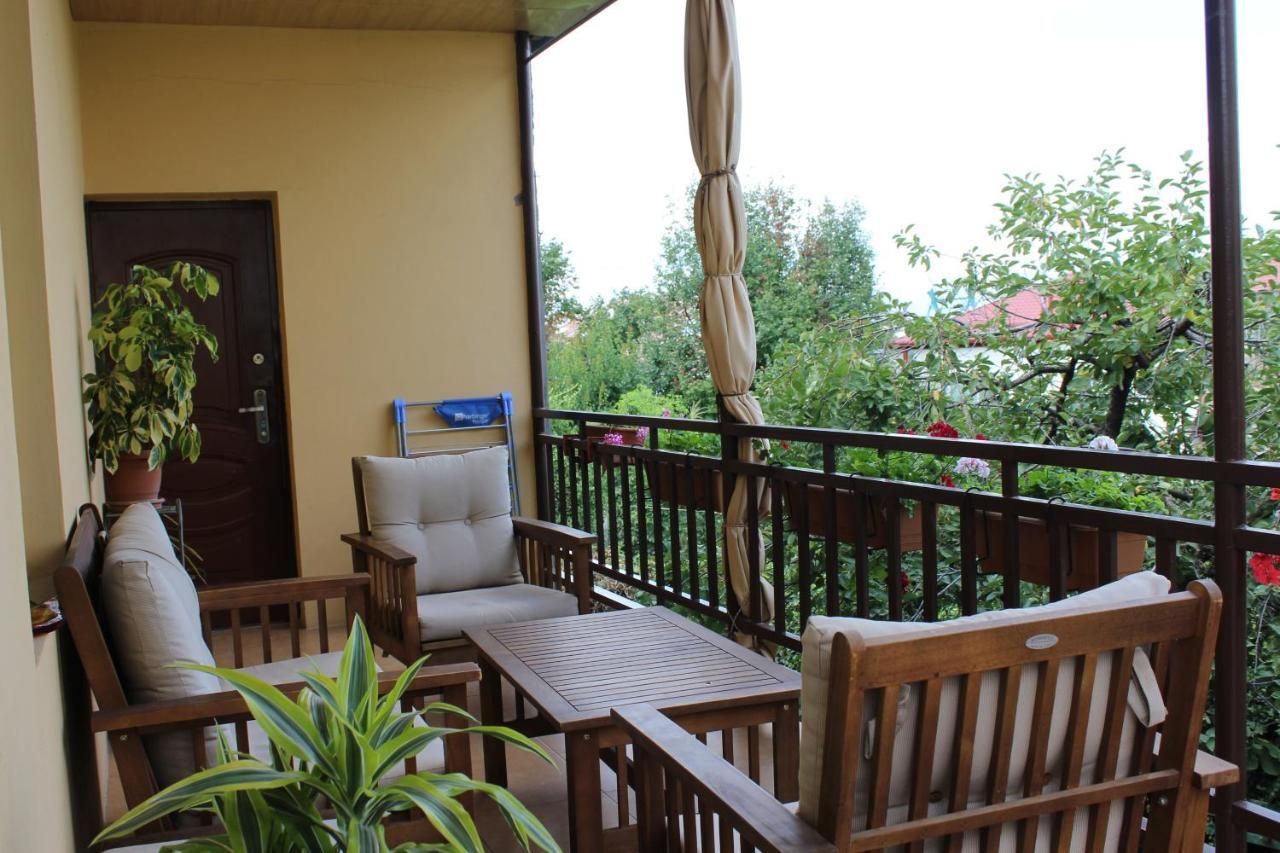 Tinikos Guest House Telavi Exterior photo