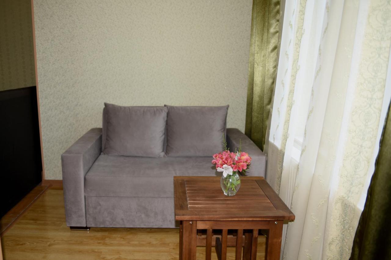 Tinikos Guest House Telavi Exterior photo