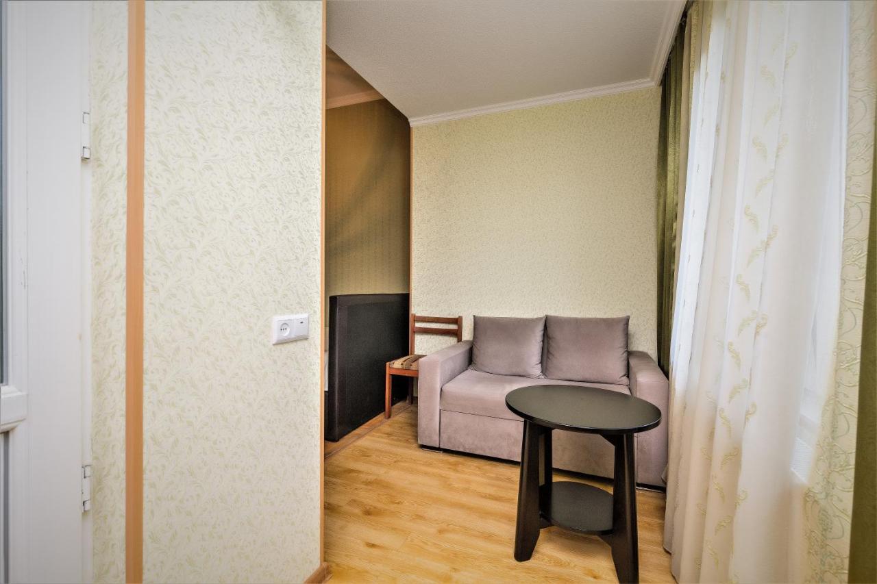 Tinikos Guest House Telavi Exterior photo
