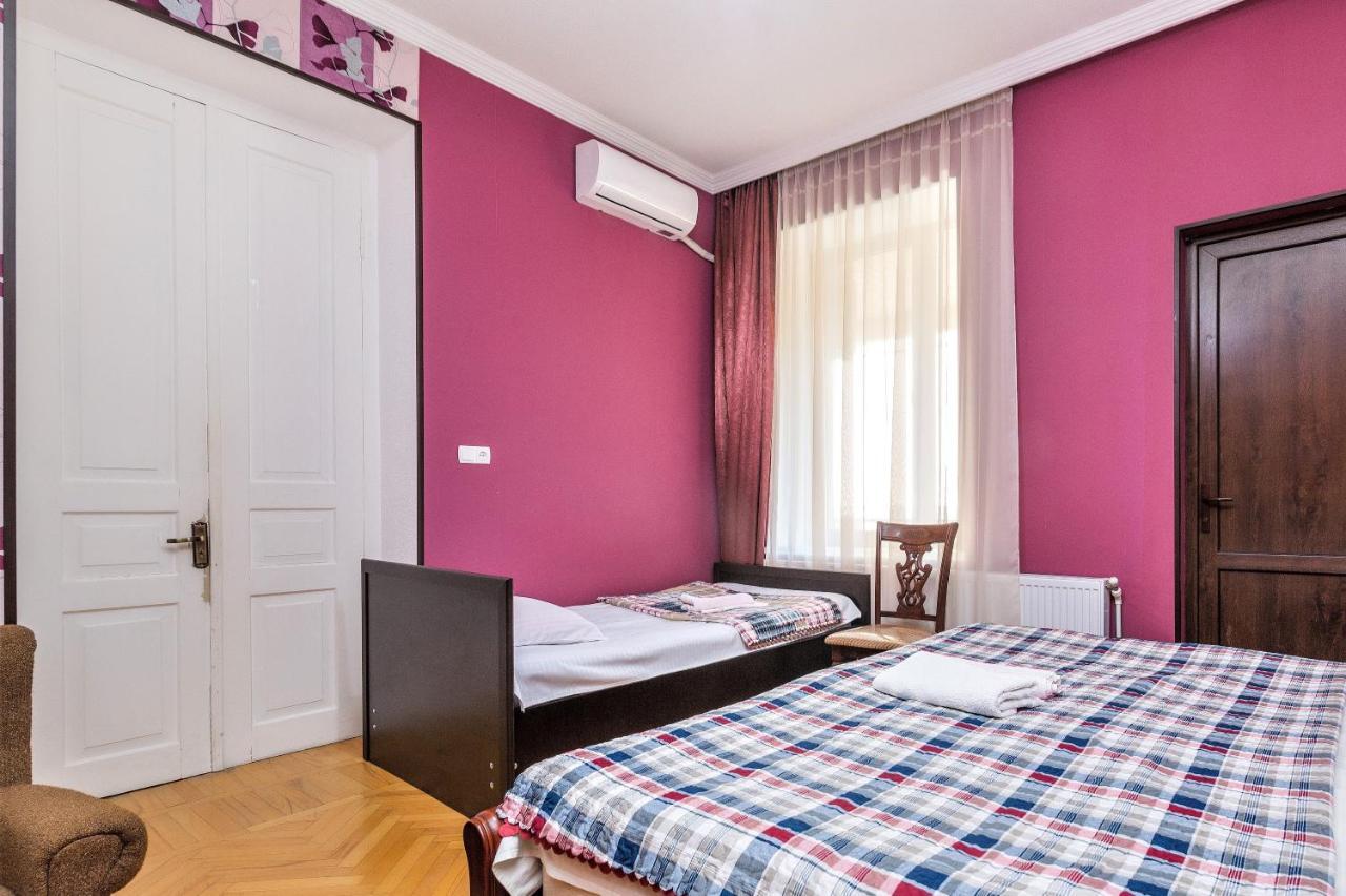 Tinikos Guest House Telavi Exterior photo