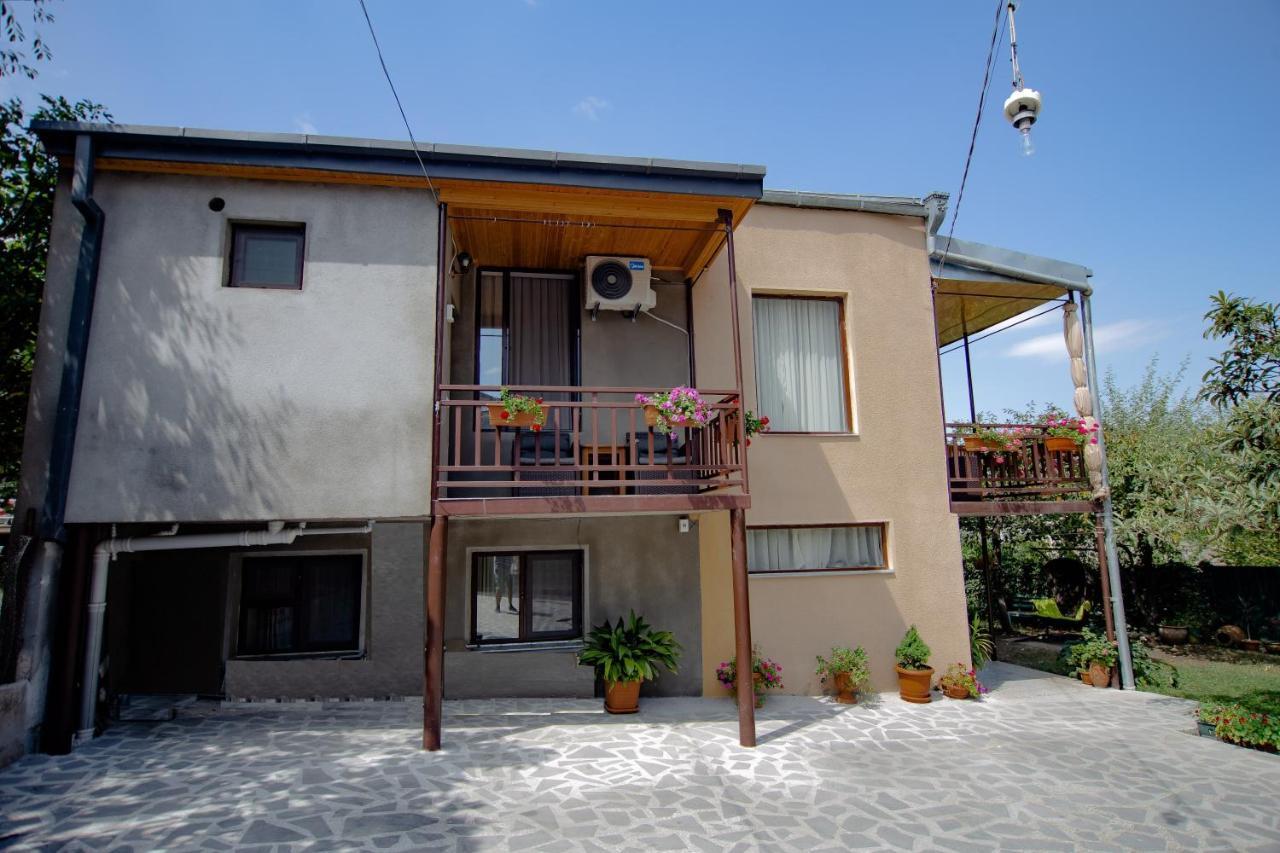 Tinikos Guest House Telavi Exterior photo